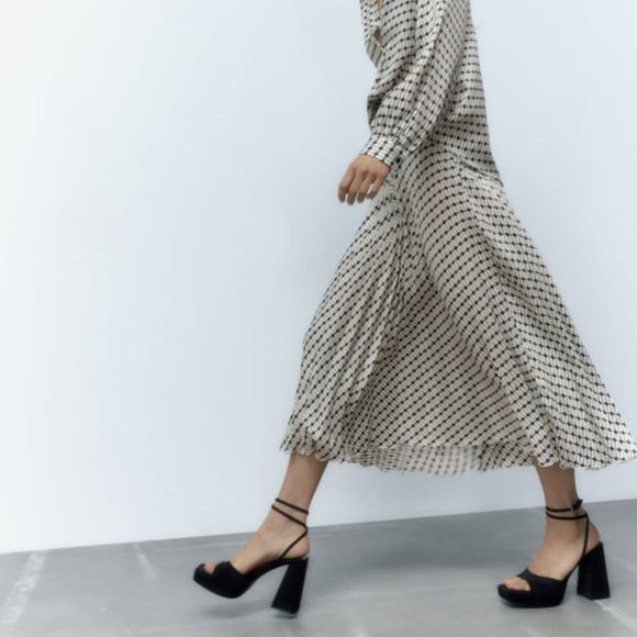 ZARA PLEATED MIDI SKIRT. NWT. XS - Picture 6 of 7